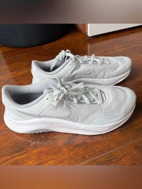 Nike W Legend Essential 3 NN Shoes - Pure Platinum / Metallic Silver Women 11